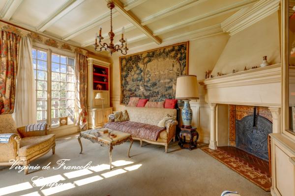 A vendre-Propriété avec Vue sur la Marne–Parc Arboré, Pavillon Indépendant & Berge Privative-Parcelle de 1890m2-304 m2