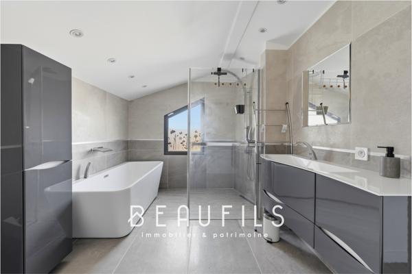 Exclusivité. Penthouse 150m² avec terrasse vue Tour de Constance