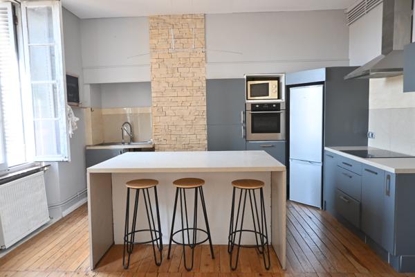 Charmant appartement T4 de 124 m2 en dernier étage au cœur du centre-ville de Carcassonne