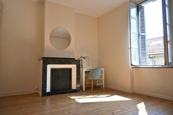 Charmant appartement T4 de 124 m2 en dernier étage au cœur du centre-ville de Carcassonne