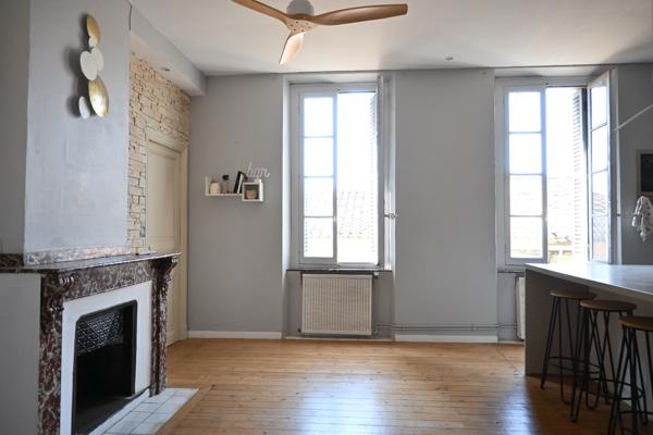 Charmant appartement T4 de 124 m2 en dernier étage au cœur du centre-ville de Carcassonne