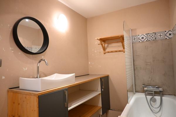Charmant appartement T4 de 124 m2 en dernier étage au cœur du centre-ville de Carcassonne