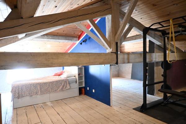 Charmant appartement T4 de 124 m2 en dernier étage au cœur du centre-ville de Carcassonne