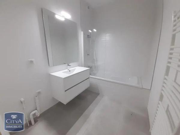 Appartement à louer 2 pièces 56.1m²