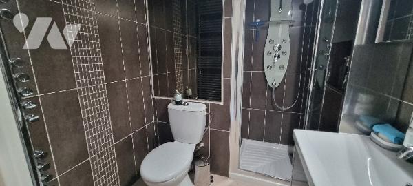 Une maison à usage d'habitation située à ABLEIGES (Val d'Oise).