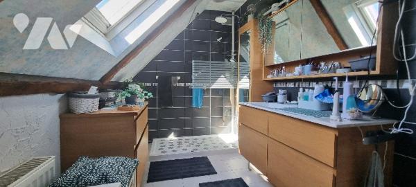 Une maison à usage d'habitation située à ABLEIGES (Val d'Oise).