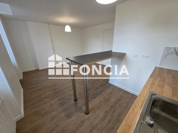 Location Studio 21.15 m² - 22 RUE COLBERT DU TERRON Rochefort 17300