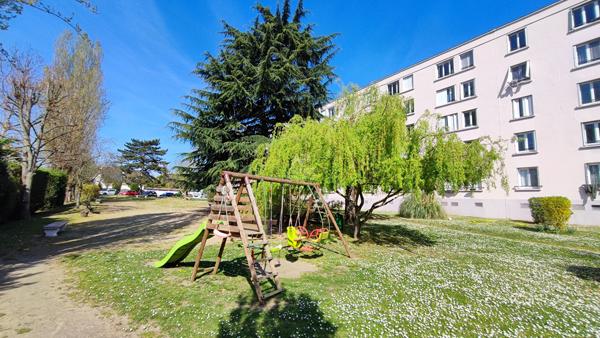 A rénover - A deux pas de la gare d'Ermont-Eaubonne ! €210 000 ** - Référence 25-3864