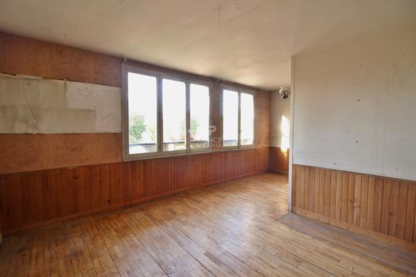 A rénover - A deux pas de la gare d'Ermont-Eaubonne ! €210 000 ** - Référence 25-3864