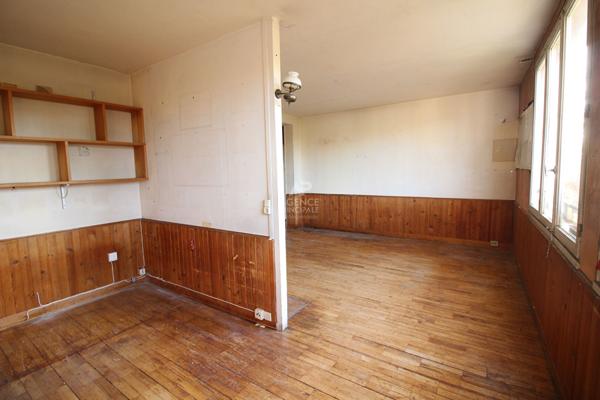 A rénover - A deux pas de la gare d'Ermont-Eaubonne ! €210 000 ** - Référence 25-3864