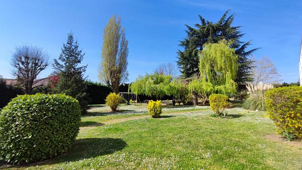 A rénover - A deux pas de la gare d'Ermont-Eaubonne ! €210 000 ** - Référence 25-3864