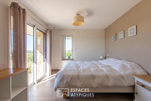 Maison contemporaine avec vue dégagée et matériaux nobles