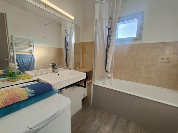 Grand studio avec terrasse et vue dégagée