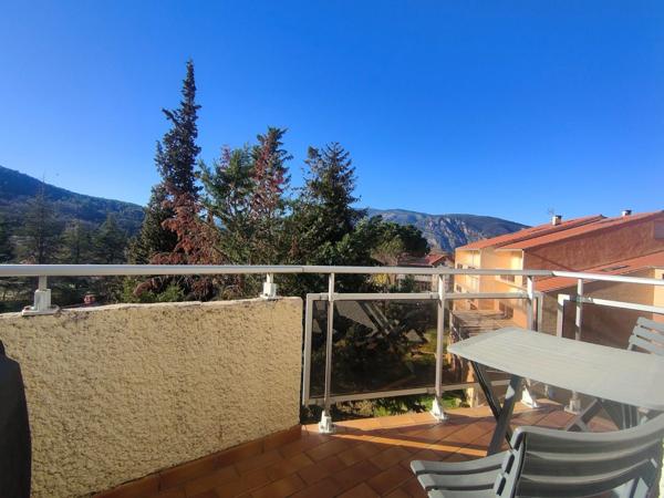 Grand studio avec terrasse et vue dégagée