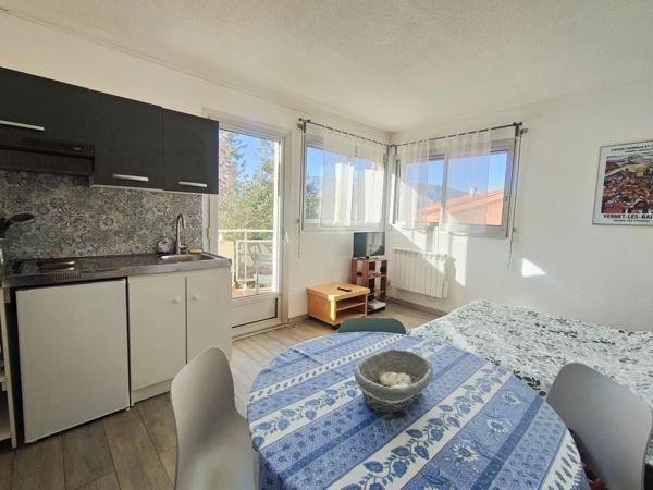 Grand studio avec terrasse et vue dégagée