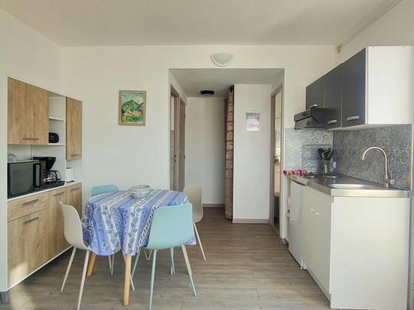 Grand studio avec terrasse et vue dégagée