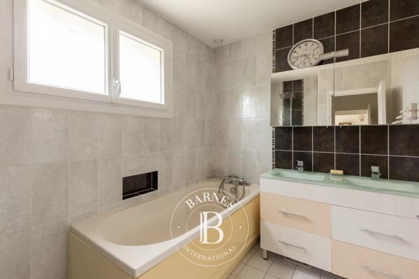 Saint-Germain-en-Laye, Maison 5 Chambres -  220 m² à vendre