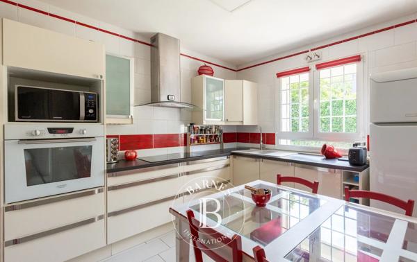 Saint-Germain-en-Laye, Maison 5 Chambres -  220 m² à vendre
