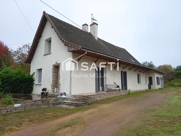 Aux amoureux du calme de la campagne , cette maison  individuelle avec son terrain de plus de 3000 m2 vous séduira . Idéale pour une famille