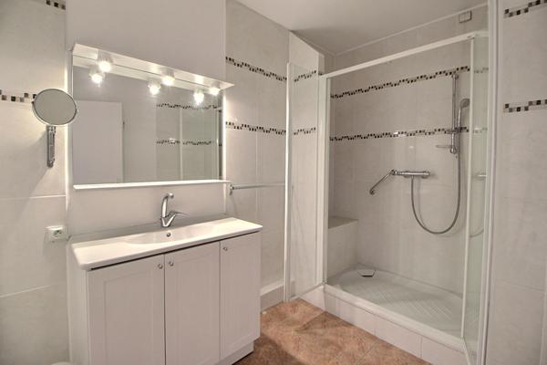 Résidence seniors T1 entièrement rénové avec emplacement exceptionnel, Quartier Comédie / Polygone