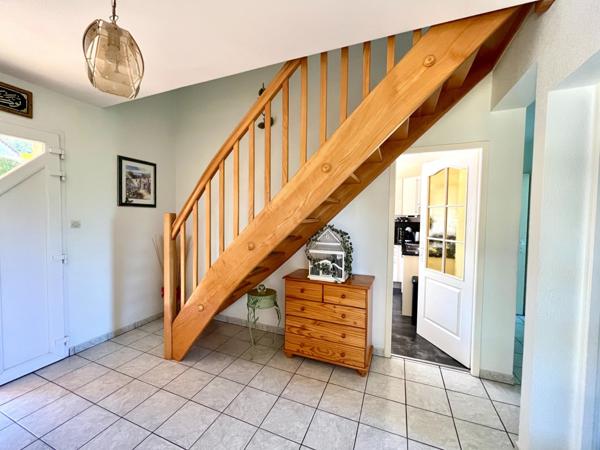 Maison T6 très bien entretenue secteur résidentiel