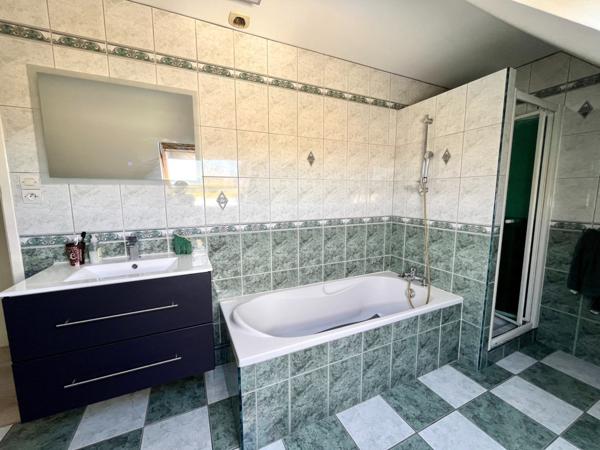 Maison T6 très bien entretenue secteur résidentiel