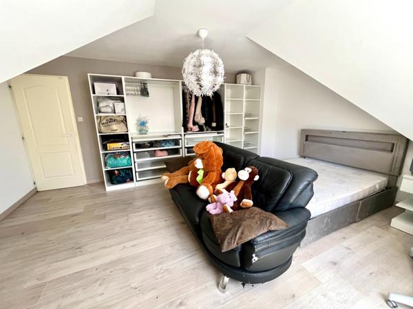 Maison T6 très bien entretenue secteur résidentiel