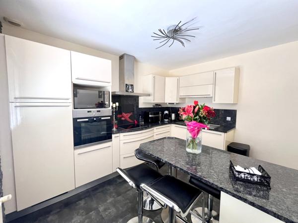 Maison T6 très bien entretenue secteur résidentiel