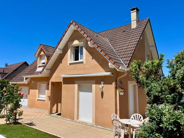 Maison T6 très bien entretenue secteur résidentiel