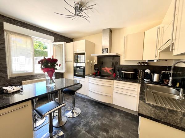 Maison T6 très bien entretenue secteur résidentiel