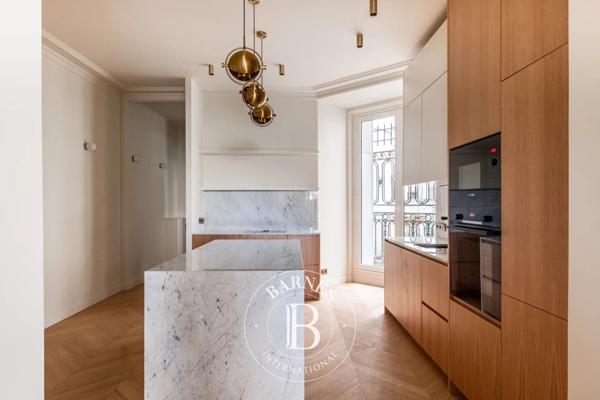 Paris 7ème, Appartement 3 Chambres -  180 m² à vendre