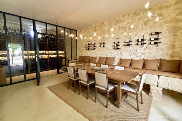 Á UZES (30) Propriété d’Exception à Deux Pas de la Place aux Herbes