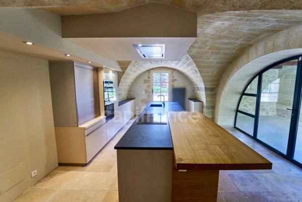 Á UZES (30) Propriété d’Exception à Deux Pas de la Place aux Herbes