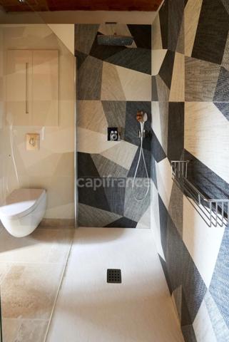 Á UZES (30) Propriété d’Exception à Deux Pas de la Place aux Herbes