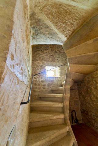 Á UZES (30) Propriété d’Exception à Deux Pas de la Place aux Herbes