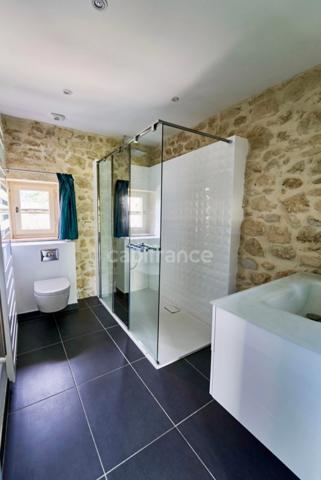 Á UZES (30) Propriété d’Exception à Deux Pas de la Place aux Herbes