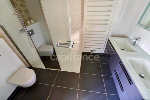 Á UZES (30) Propriété d’Exception à Deux Pas de la Place aux Herbes