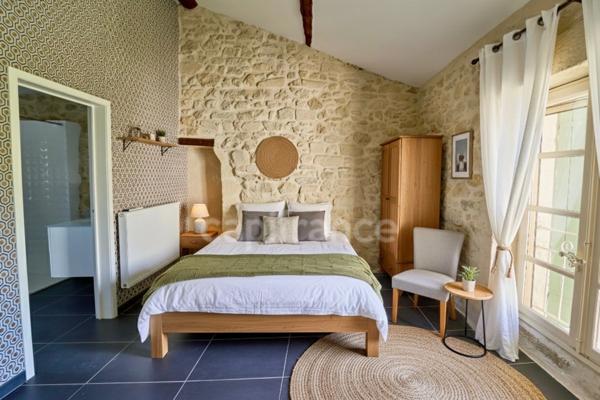 Á UZES (30) Propriété d’Exception à Deux Pas de la Place aux Herbes