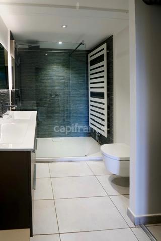 Á UZES (30) Propriété d’Exception à Deux Pas de la Place aux Herbes