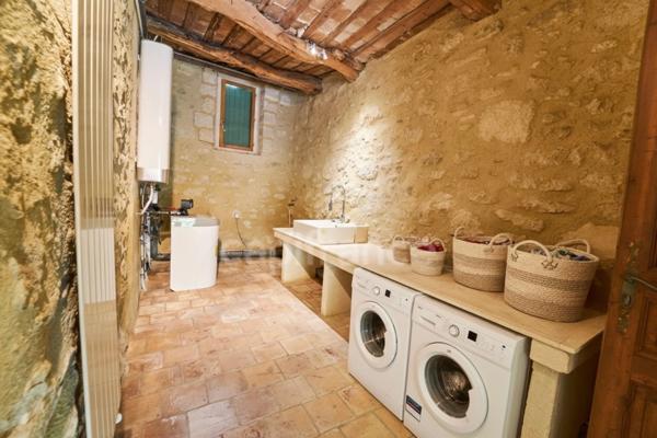 Á UZES (30) Propriété d’Exception à Deux Pas de la Place aux Herbes