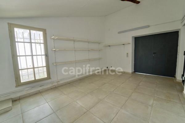 Á UZES (30) Propriété d’Exception à Deux Pas de la Place aux Herbes