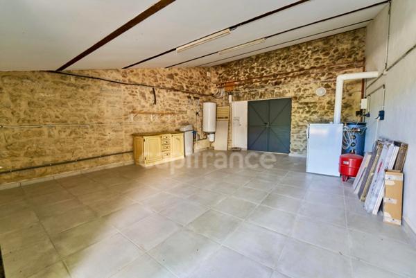 Á UZES (30) Propriété d’Exception à Deux Pas de la Place aux Herbes