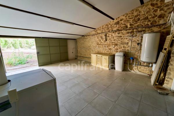 Á UZES (30) Propriété d’Exception à Deux Pas de la Place aux Herbes