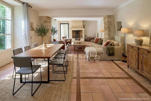 Á UZES (30) Propriété d’Exception à Deux Pas de la Place aux Herbes