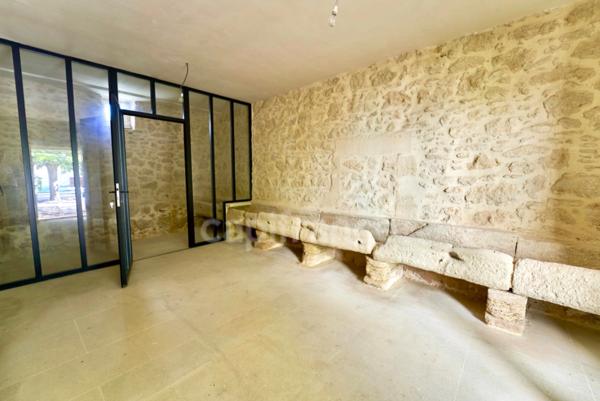 Á UZES (30) Propriété d’Exception à Deux Pas de la Place aux Herbes