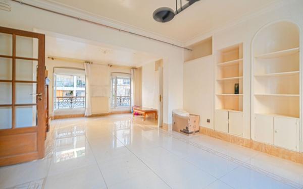 Appartement à vendre    3 pièces • 75 m2 Paris 18