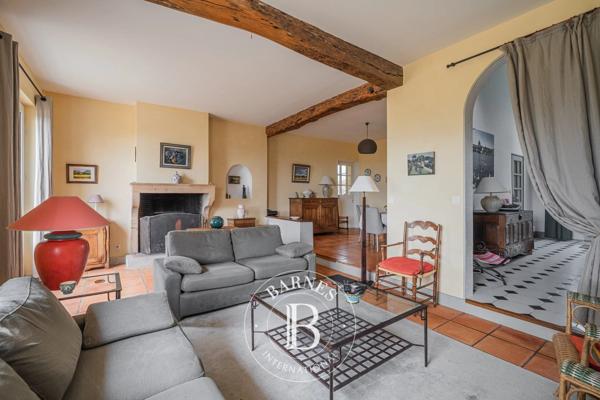 Maubec, Propriété 10 Chambres -  462 m² à vendre