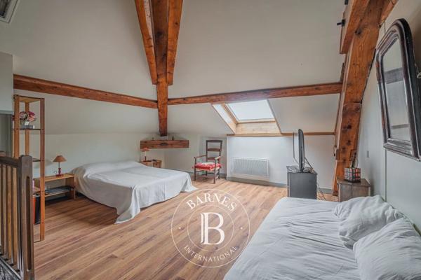Maubec, Propriété 10 Chambres -  462 m² à vendre