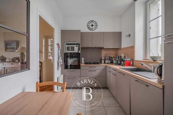 Maubec, Propriété 10 Chambres -  462 m² à vendre