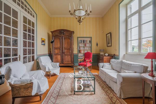 Maubec, Propriété 10 Chambres -  462 m² à vendre